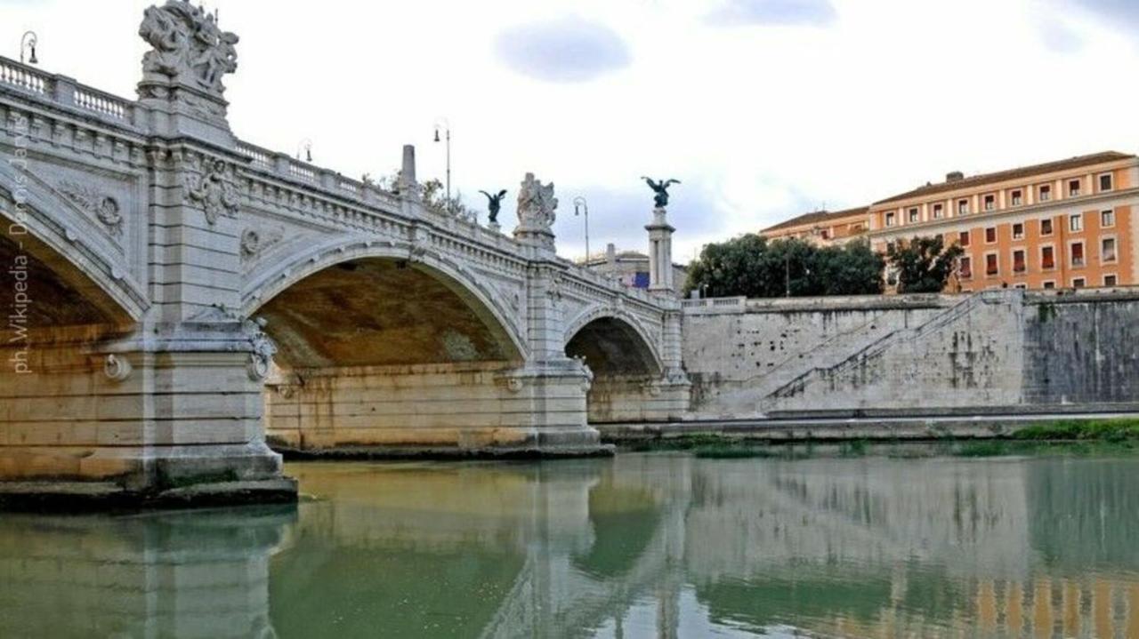 Vittorio Emanuele By Halldis Rome